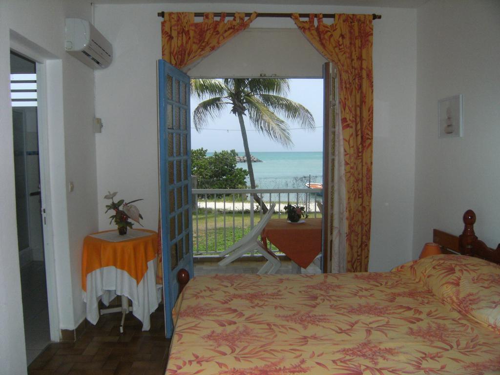 Le Gligli Bed and Breakfast Le Gosier  Buitenkant foto